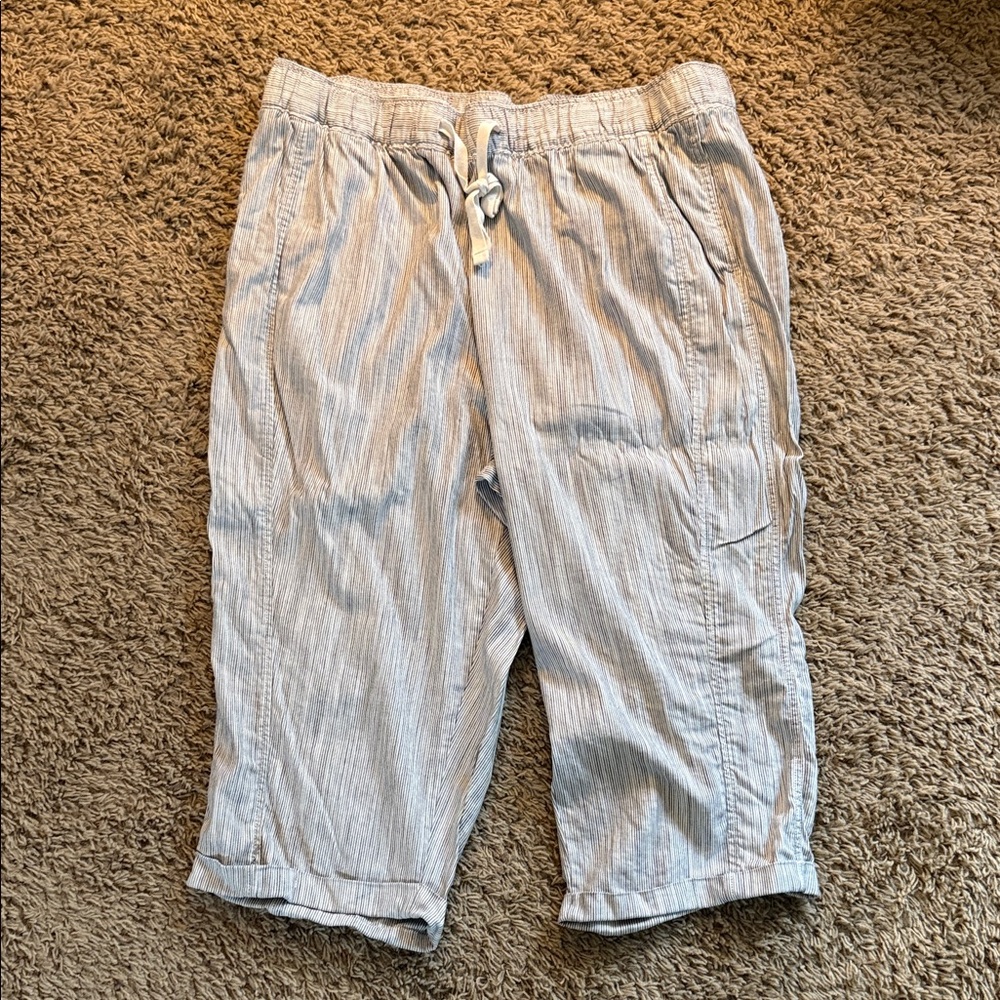 Lane Bryant Seersucker Capris. NWOT. Size 22/24